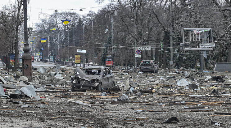 Orosz támadás nyomai Harkiv városában 2022. március 1-jén / Fotó: MTI/EPA/SERGEY DOLZHENKO