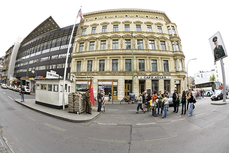 Berlin, Checkpoint Charlie i Cafe Adler