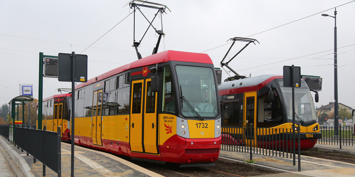 tramwaje na krańcówce pętli Wyszyńskiego Retkinia w Łodzi