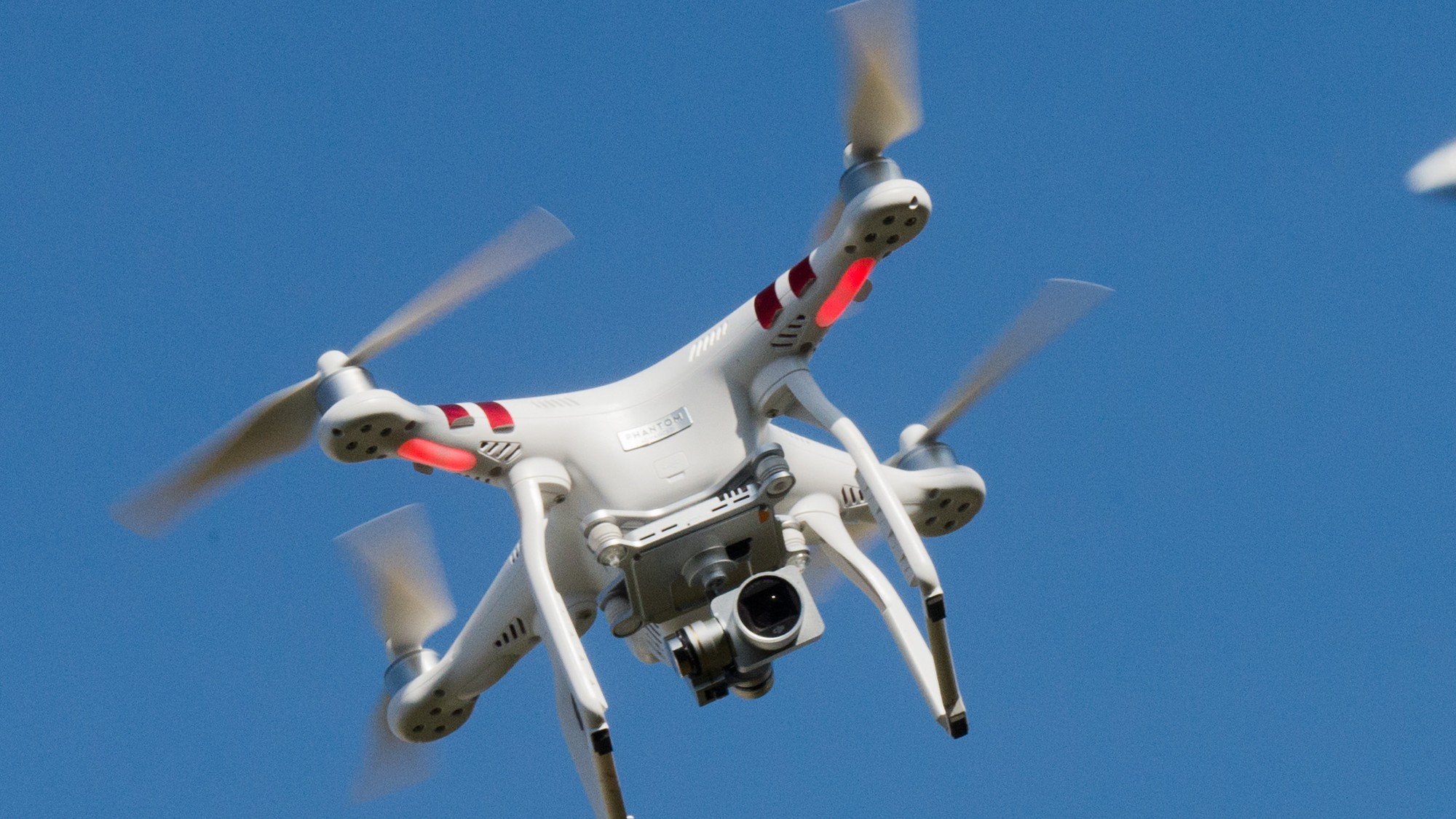 Nad belgickou vojenskou základňou Marche-en-Famenne spozorovali neznáme drony. (ilustračné foto)