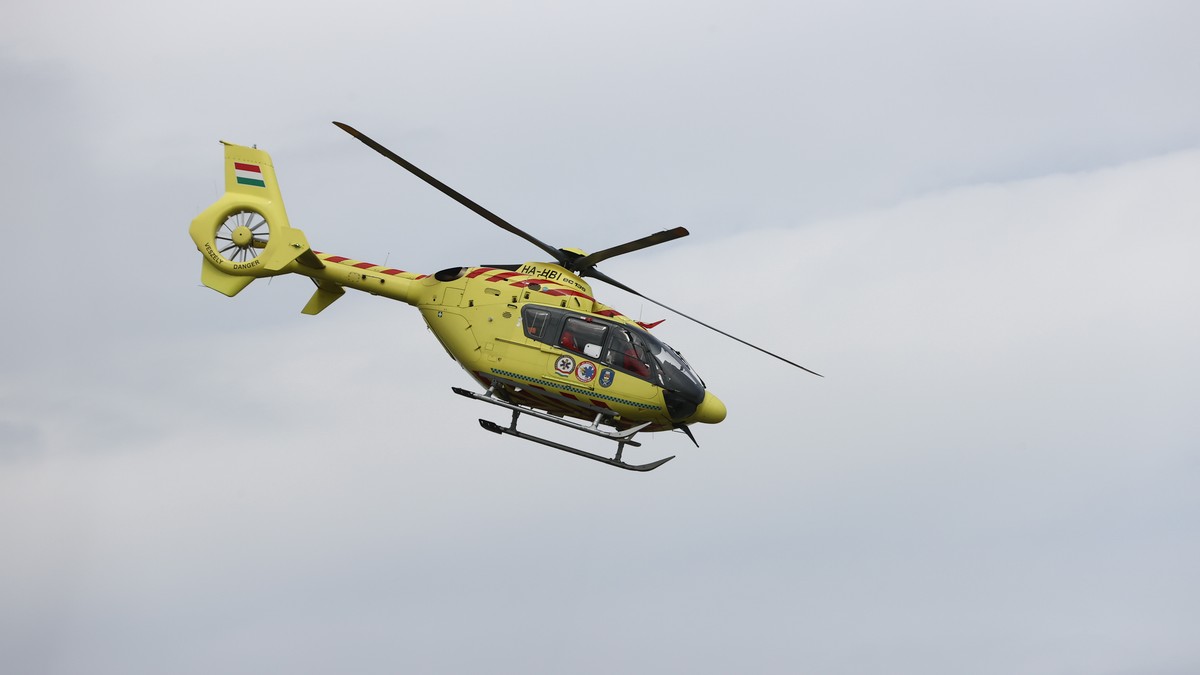 Mentőhelikoptert riasztottak egy salgótarjáni iskolába, miután eszméletlenül esett össze egy tanár