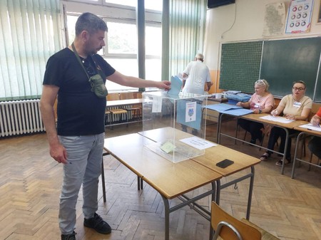 Glasanje u novom sadu