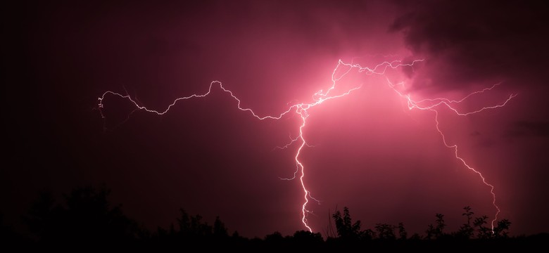 Burze z gradem nad Polską! IMGW ostrzega przed załamaniem pogody