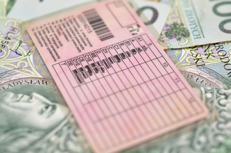 <strong>EKO-jazda</strong>
<br><br>
Choć weryfikacja ekonomicznej jazdy na egzaminie już obowiązuje, to dopiero wchodzące w życie 1 stycznia 2015 roku rozporządzenie określi kryteria oceny nowych zadań egzaminacyjnych