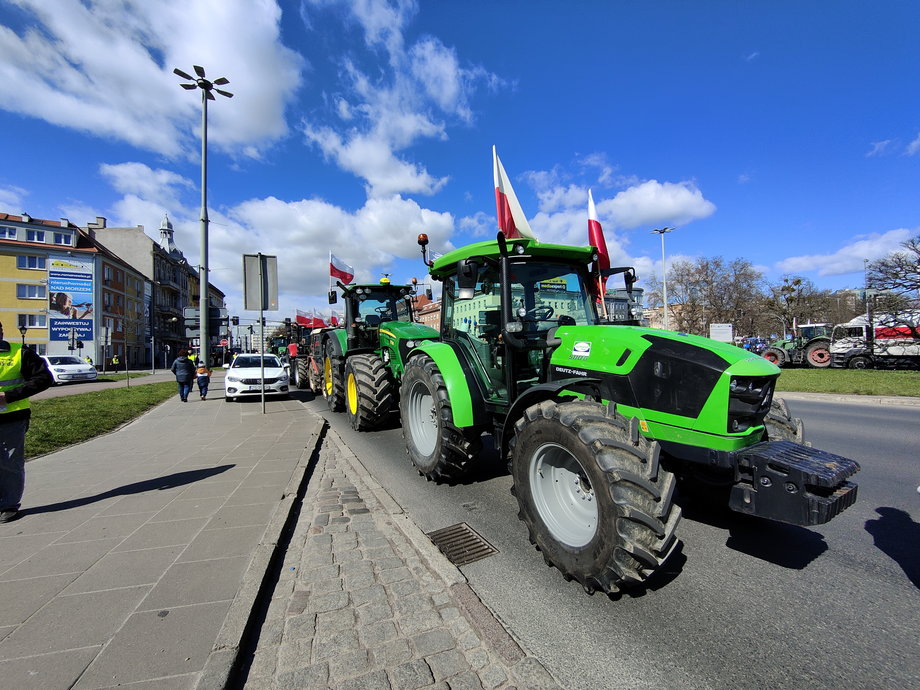 W trakcie protestów rolnicy blokowali główne arterie Szczecina