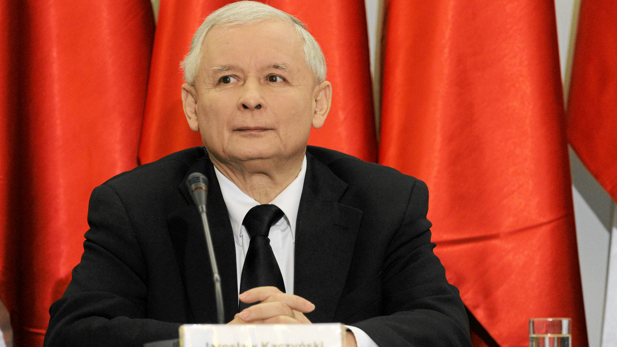 Dzisiaj GUS podał, że polska gospodarka rozwijała się w minionym roku w tempie 2 proc. Wyniki od razu zaczęli komentować politycy. Zaczęła opozycja. - To jest kryzys rządów PO. Oni mają kryzys, my mamy receptę - mówił Jarosław Kaczyński. Dodał, że obecnie "mamy nieustannie podtrzymywaną propagandę sukcesu, co już zakrawa wręcz na groteskę".