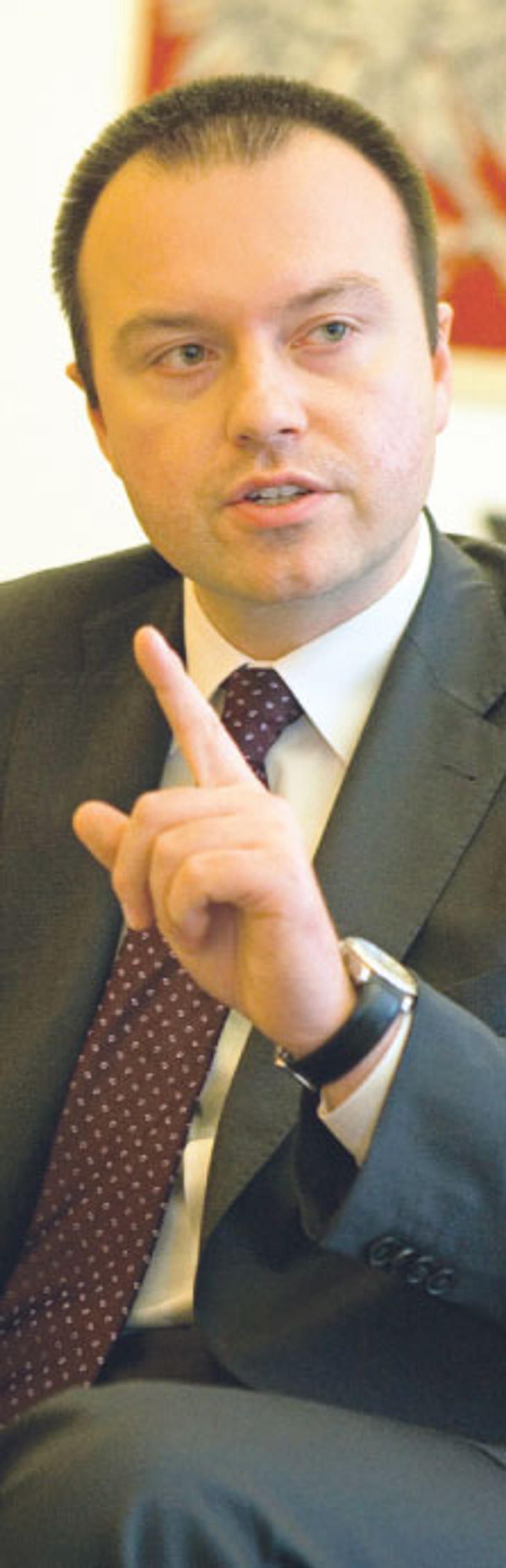 Zdaniem Witolda Drożdża, podsekretarza stanu w MSWiA, podpis elektroniczny zawarty w mikroprocesorze będzie wykorzystywany w kontaktach obywateli z urzędami Fot. Wojciech Górski
