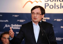 Sfrustrowani posłowie Solidarnej Polski wracają do PiS