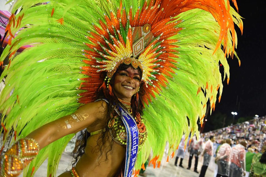 Daj się ponieść największej celebracji karnawału w Rio de Janeiro, w Brazylii. 