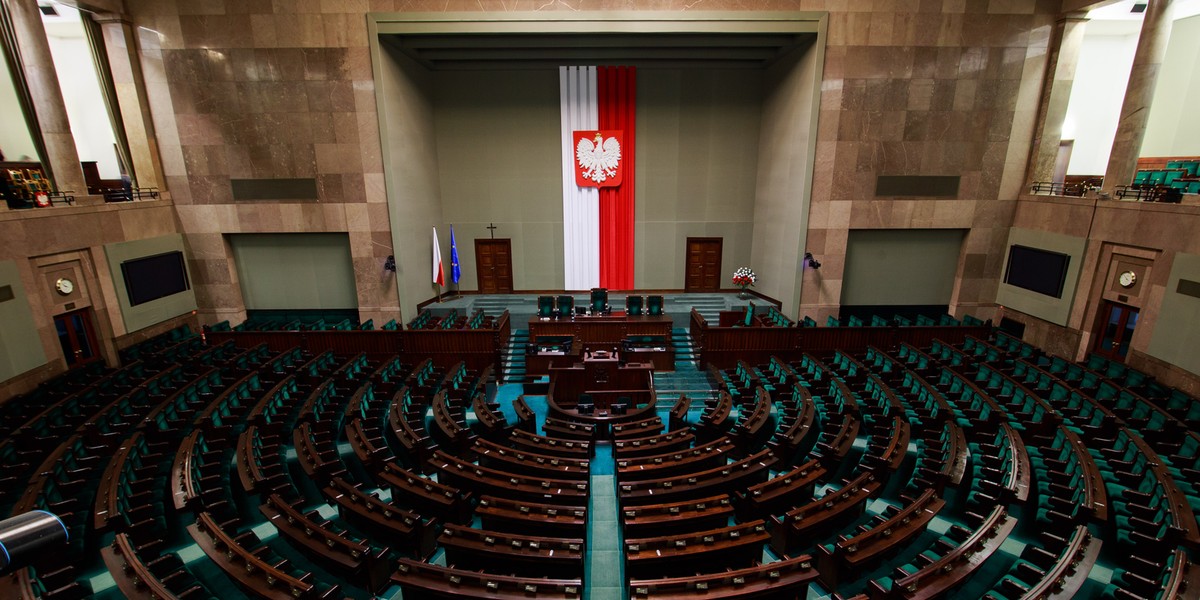 Sejm musi uchwalić w grudniu ważne przepisy, bo będzie to drogo kosztowało państwo i biznes - pisze "Rzeczpospolita".