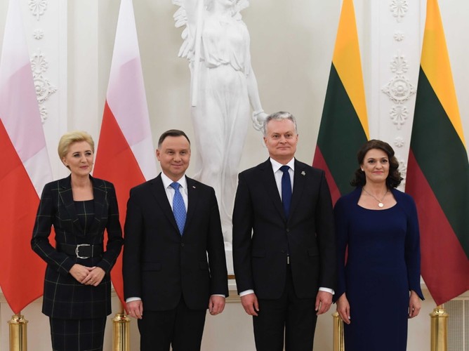 Agata Kornhauser-Duda i Andrzej Duda oraz Gitanas Nauseda i Diana Nausediene