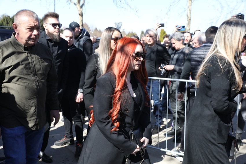 Porodica Popović neutešna na sahrani