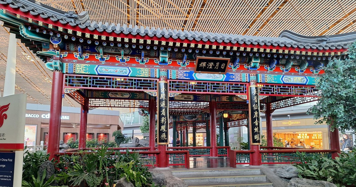 Wylądował na lotnisku w Pekinie. Te rzeczy rzucają się w oczy [ZDJĘCIA]