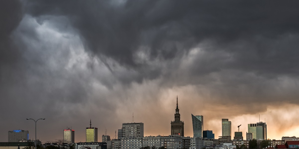 Nad polską gospodarką zbierają się ciemne chmury. Największe zagrożenia obok pandemii to inflacja i wzrost obciążeń podatkowych.