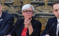 Budka składa wniosek, na sali 114 posłów opozycji. Kluzik-Rostkowska: Tak się zdarza