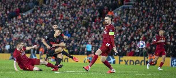 Mecz Liverpool – Atletico Madryt w Lidze Mistrzów UEFA został rozegrany 11 marca w przeddzień wprowadzenia przepisów o izolacji. W Liverpoolu na trybunach spotkało się 50 tys. Anglików i Hiszpanów.