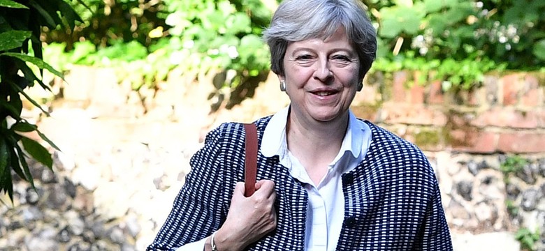 Premier May przyznaje: Wsparcie dla ofiar pożaru nie było od razu wystarczające