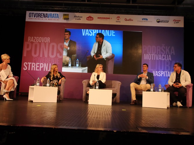Tanja Rađenović u panelu sa ministarkom Darijom Kisić, Markom Kešeljem, Jelenom Stanivuković i Milošem Androvićem