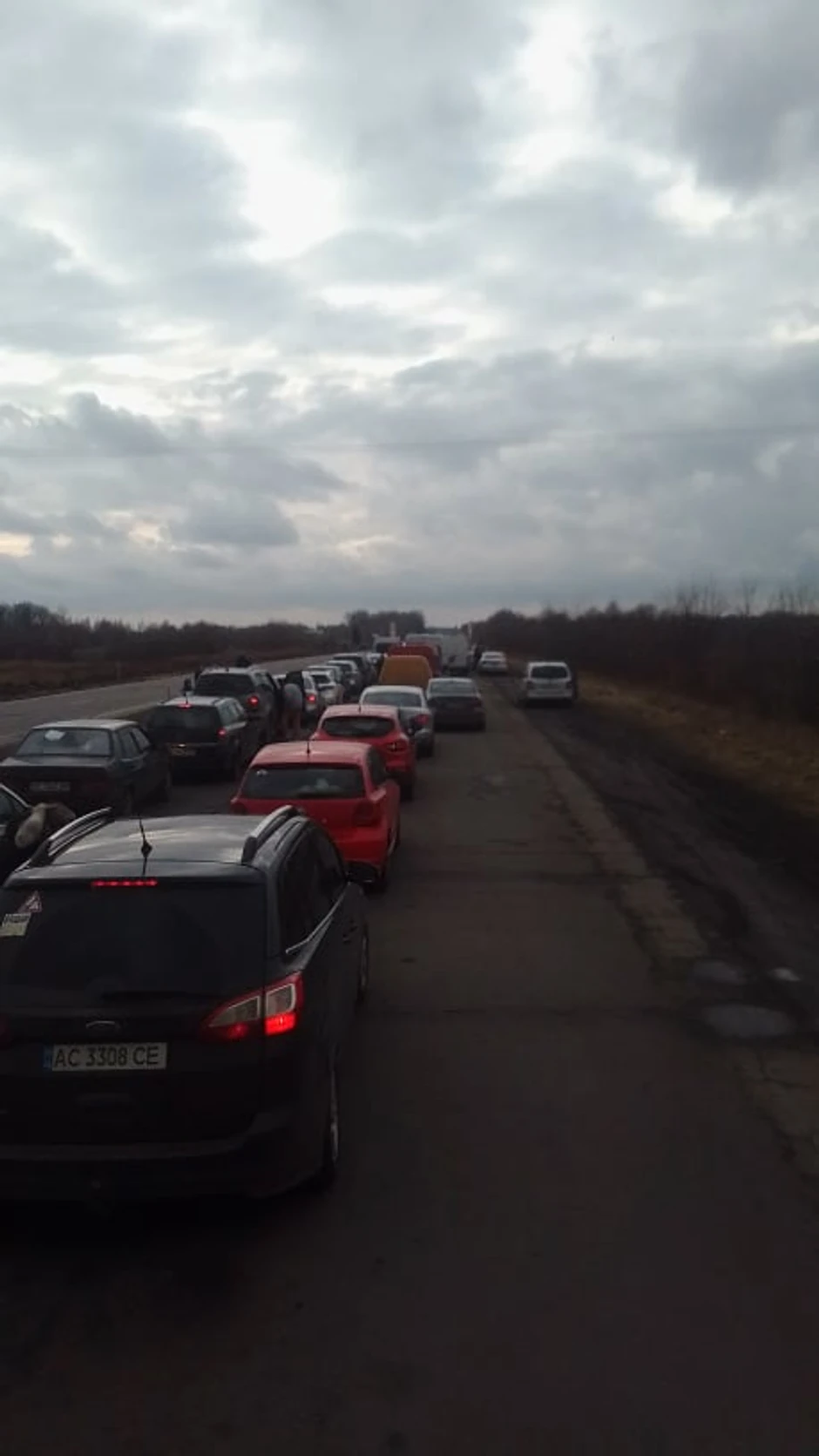 Kolona vozila na putu iz Ukrajine