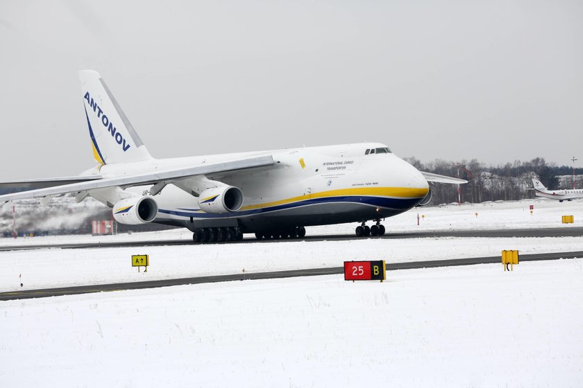 Antonov na lotnisku w Łodzi