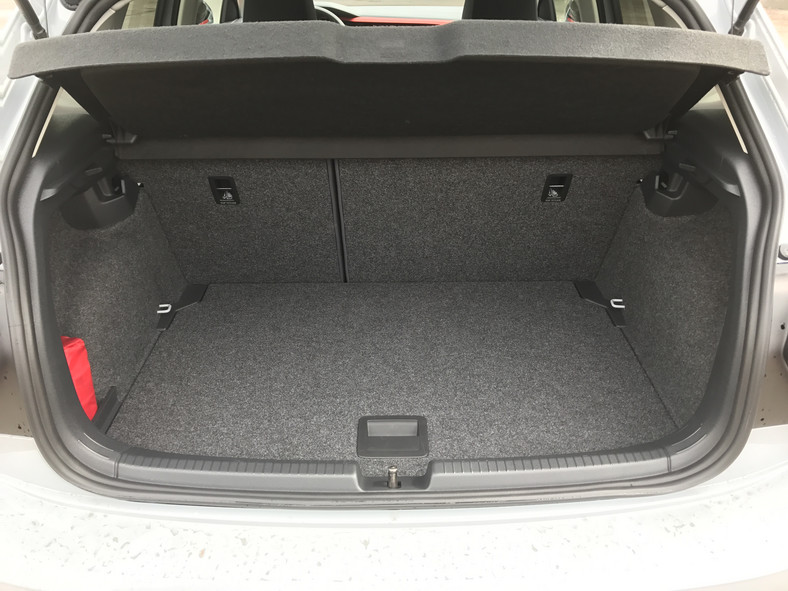 W wersji bez subwoofera bagażnik ma pojemność 351 l. Nowy VW Polo