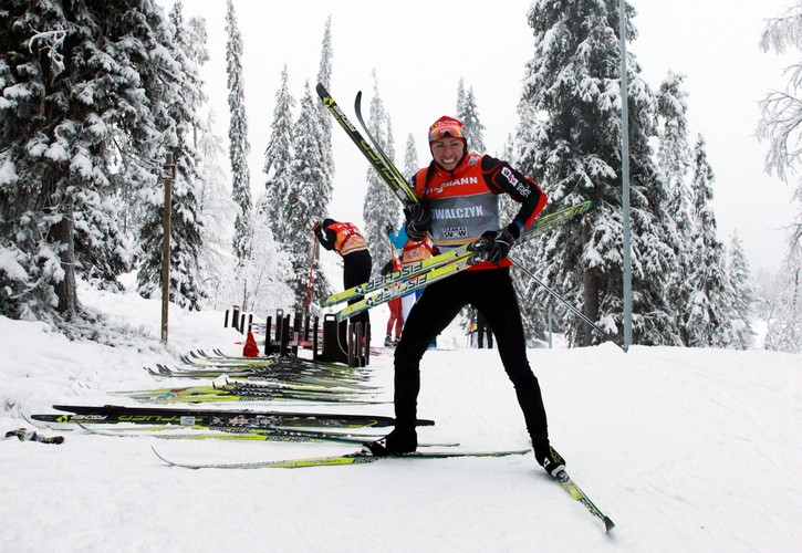 Justyna Kowalczyk trenuje w Kuusamo ze swoim... pieskiem 'Marianem'