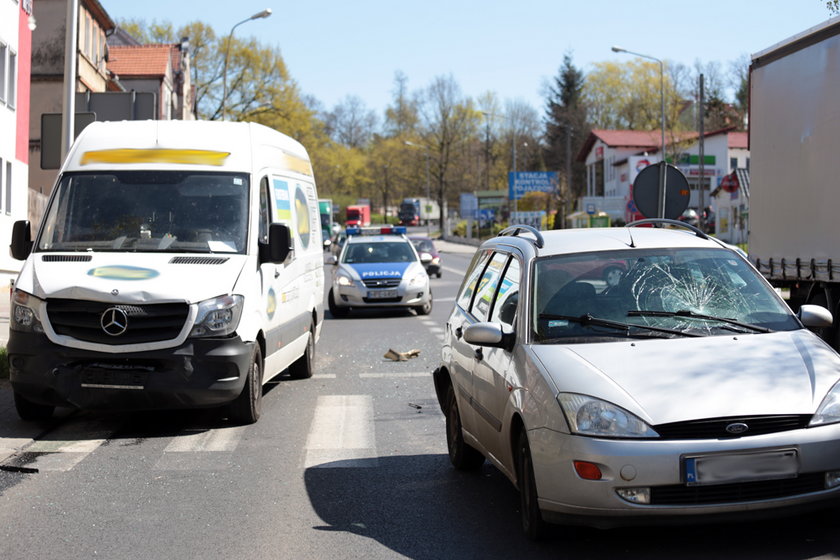 Auto potrąciło 76-latkę na pasach