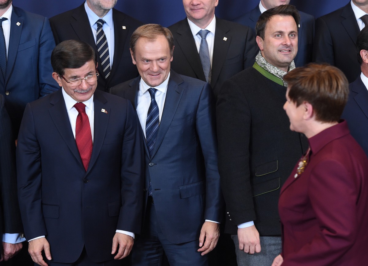 Premier RP Beata Szydło oraz premier Turcji Ahmet Davutoglu, szef Rady Europejskiej Donald Tusk, PAP/Radek Pietruszka