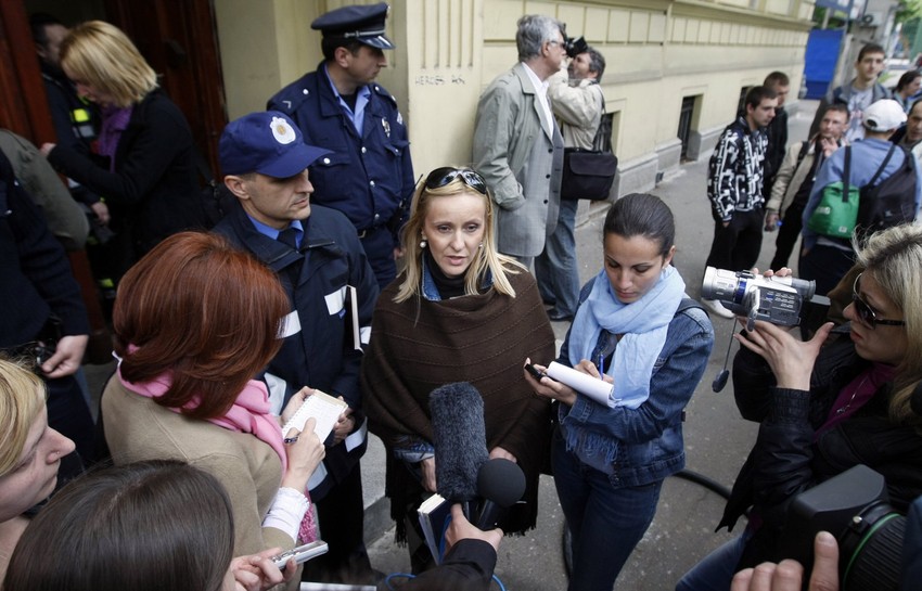 Po dolasku vatrogasnih i policijskih ekipa, i novinari su "okupirali" Fizički fakultet