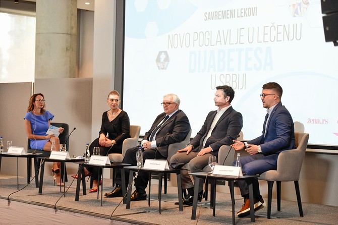 Učesnici panela „Savremeni lekovi - novo poglavlje u lečenju dijabetesa u Srbiji”