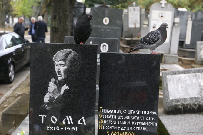 Toma Zdravković: obeleževanje 29 godina od smrti pevača na Centralnom groblju u Beogradu 