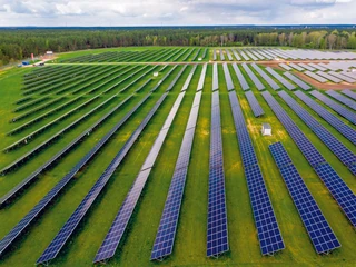 Dużych farm fotowoltaicznych będzie w Polsce więcej. To już sprawdzona i efektywna technologia.