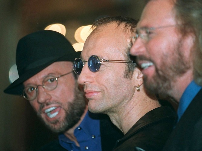 Bracia Gibb w czerwcu 1998 roku w Londynie