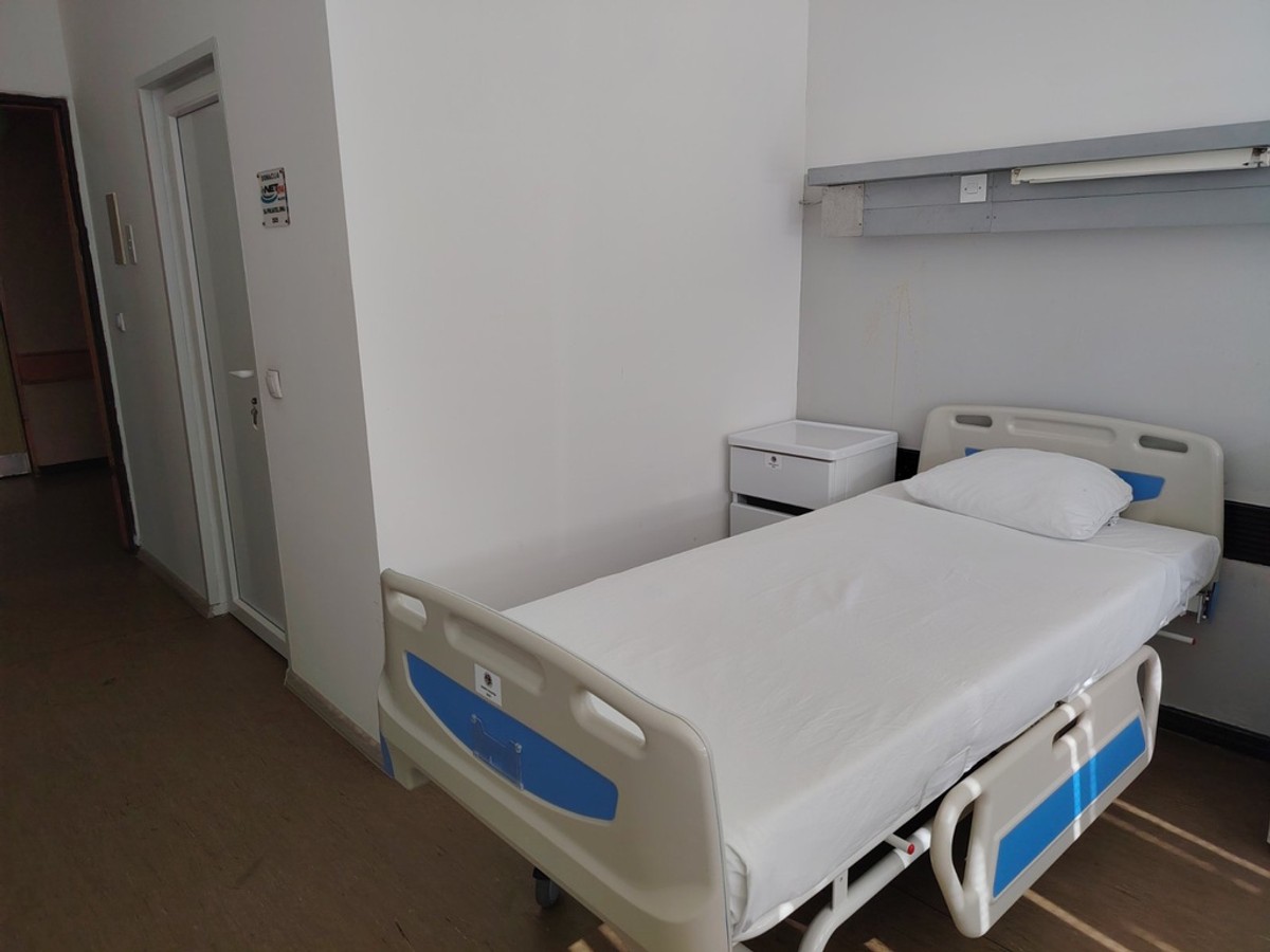 SJAJNA DONACIJA za valjevsko porodilište: Srpsko-američka asocijacija poklonila 30 NOVIH KREVETA za mame i bebe iz šest opština!