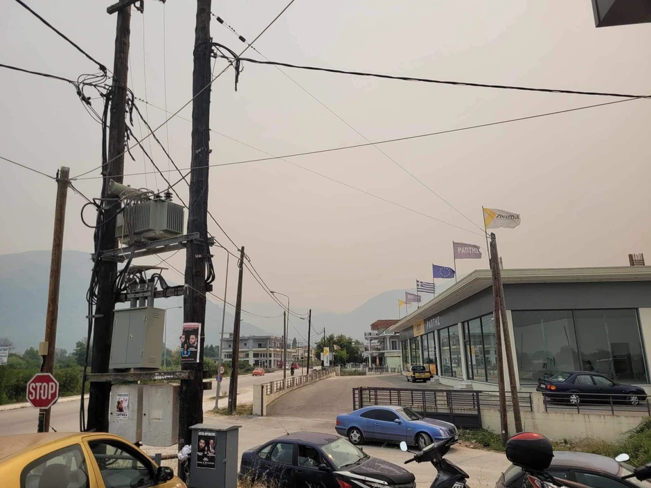 Požari u Grčkoj stvorili dimnu zavesu na nebu