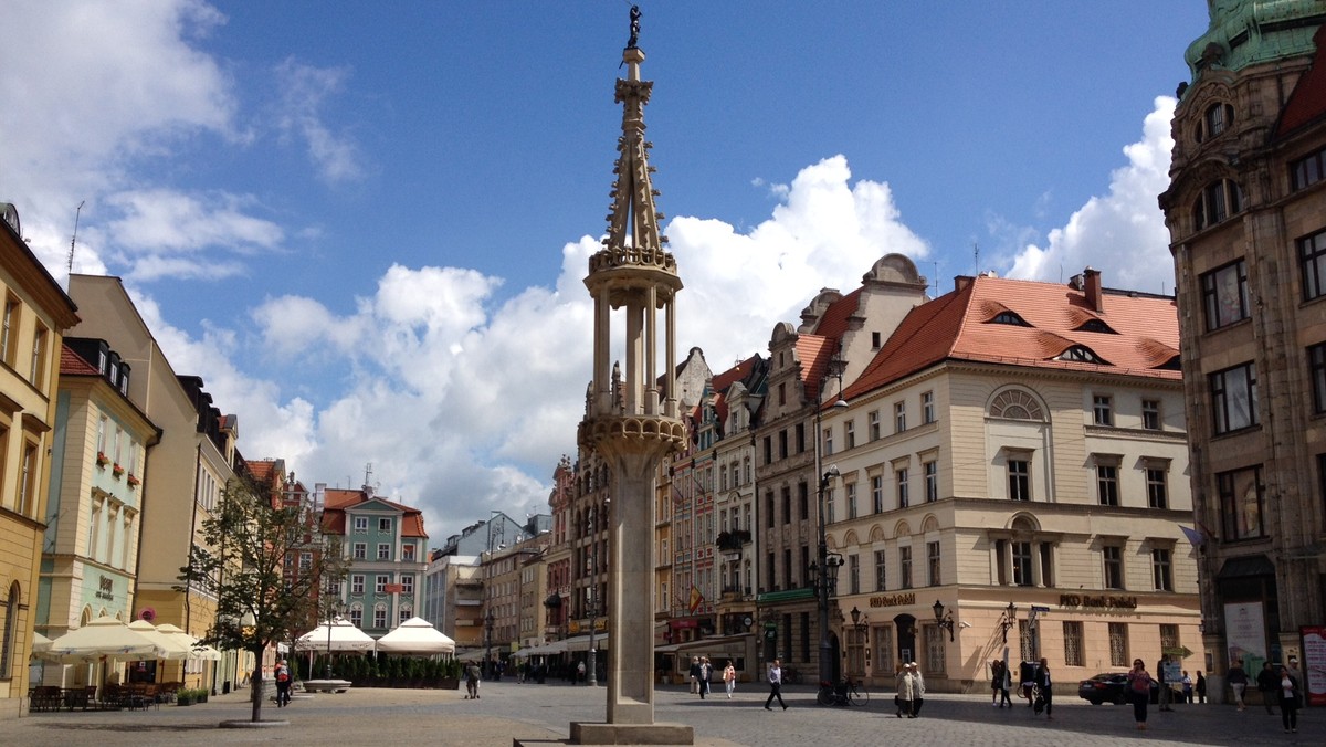 W poniedziałek (3 października) w całym kraju odbędzie się protest przeciwko zaostrzeniu ustawy antyaborcyjnej. We Wrocławiu o godz. 16 manifestujące kobiety wyruszą ze skrzyżowania Hallera z Powstańców Śląskich. Pół godziny później z parku Słowackiego wyruszy druga grupa protestujących, tyle że na rowerach. O 18 wszyscy strajkujący spotkają się w Rynku, pod Pręgierzem.