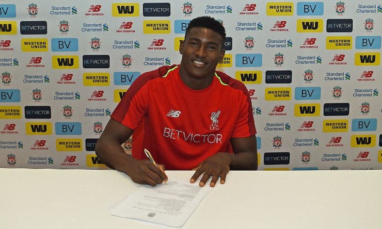_Taiwo Awoniyi signed a new contract with Liverpool before going on loan 
