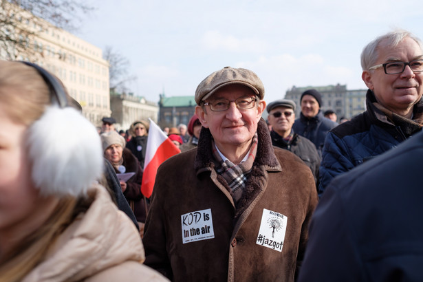 Józef Pinior na manifestacji KOD w Poznaniu