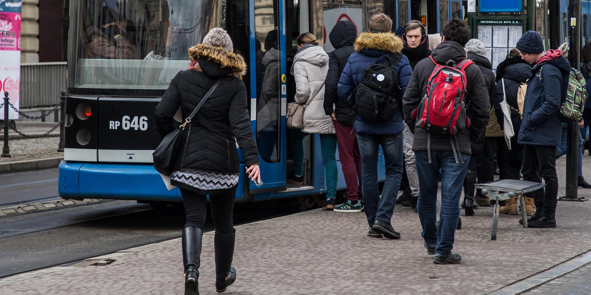 Kraków. Brutalny atak na motorniczego w tramwaju