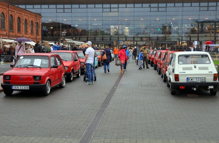 Zlot Fiatów 126 p w łódzkiej Manufakturze