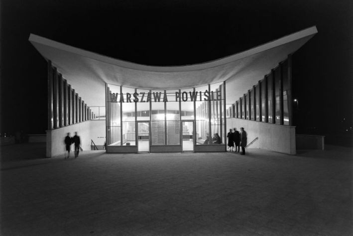 Warszawa, lata 50. Stacja PKP Powiśle. Fot. Zbyszko Siemaszko/FORUM