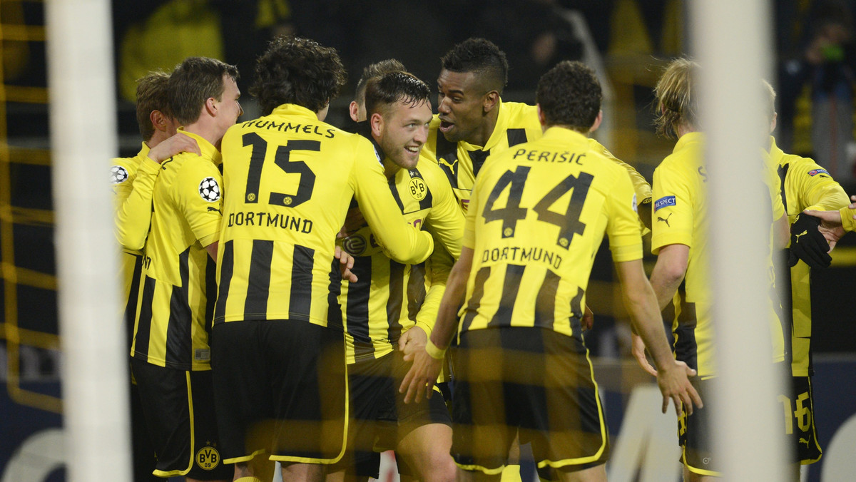 W ostatnim meczu grupowym Ligi Mistrzów Borussia Dortmund pokonała na Signal Iduna Park Manchester City 1:0 (0:0) i tym samym przypieczętowała awans do kolejnej fazy Ligi Mistrzów. W drużynie mistrzów Niemiec w drugiej połowie na boisku pojawili się Jakub Błaszczykowski i Robert Lewandowski.