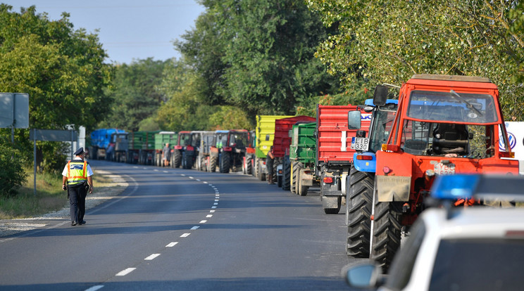 Jó ideje tüntetnek az almatermesztők a méltatlanul alacsony ár miatt / MTI Fotó: Czeglédi Zsolt