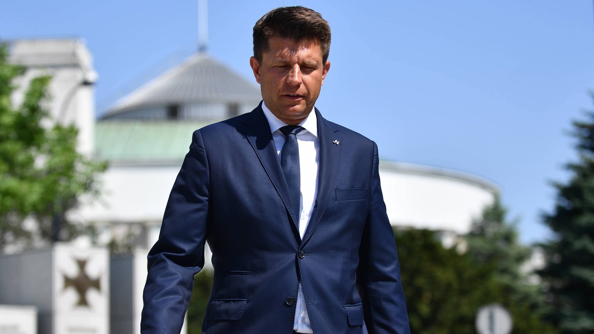 Liberalno-Społeczni - to nazwa nowego koła, które dziś powołali byli posłowie Nowoczesnej: Ryszard Petru, Joanna Scheuring-Wielgus oraz Joanna Schmidt. Jak mówił Petru, nowe koło jest zalążkiem przyszłej partii politycznej, która będzie powołana tuż po wyborach samorządowych.