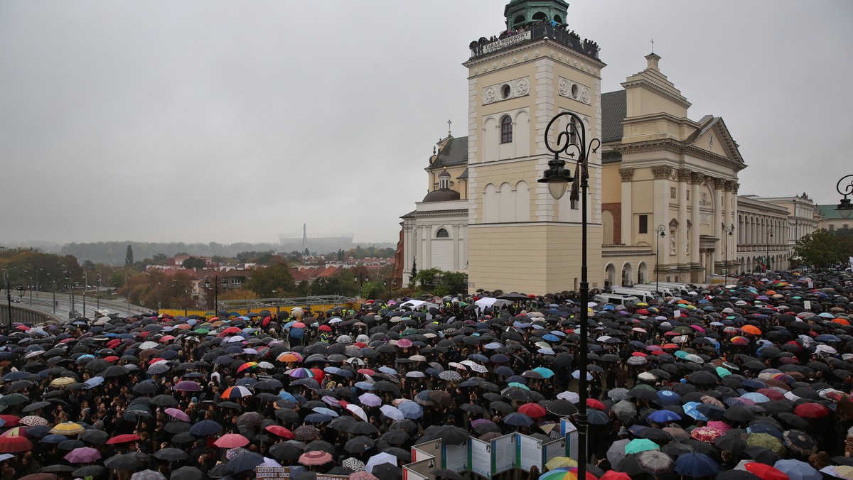 Dziś w Polsce odbywa się "czarny protest" – jednodniowy strajk przeciwko zaostrzeniu przepisów aborcyjnych. Odpowiedzią na manifestacje jest "biały protest". W całym kraju odprawiane są również msze św. w intencji ochrony życia.