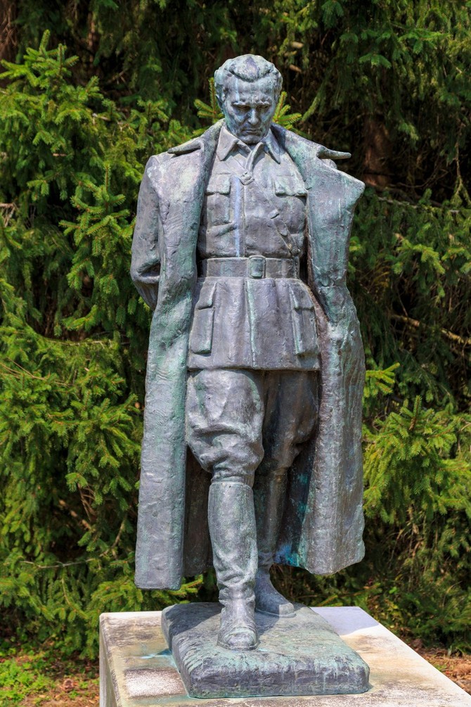 Spomenik Josipu Brozu Titu