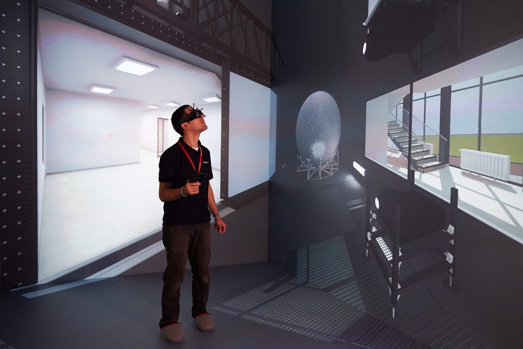 Laboratorium Zanurzonej Wizualizacji Przestrzennej powstało na tyłach gmachu Wydziału Elektroniki, Telekomunikacji i Informatyki, kosztem ponad 14,6 mln zł pochodzących z funduszy Unii Europejskiej. <br><br>fot. (aw/cat) PAP/Adam Warżawa