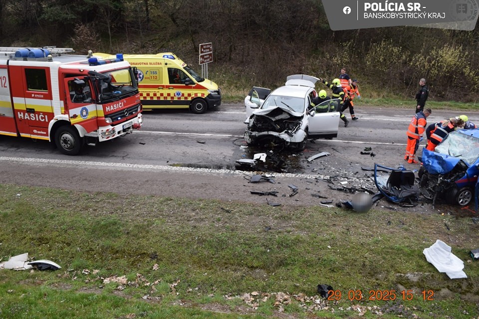 K tragickej dopravnej nehode došlo na ceste 1/65 pri obci Ladomerská Vieska. 