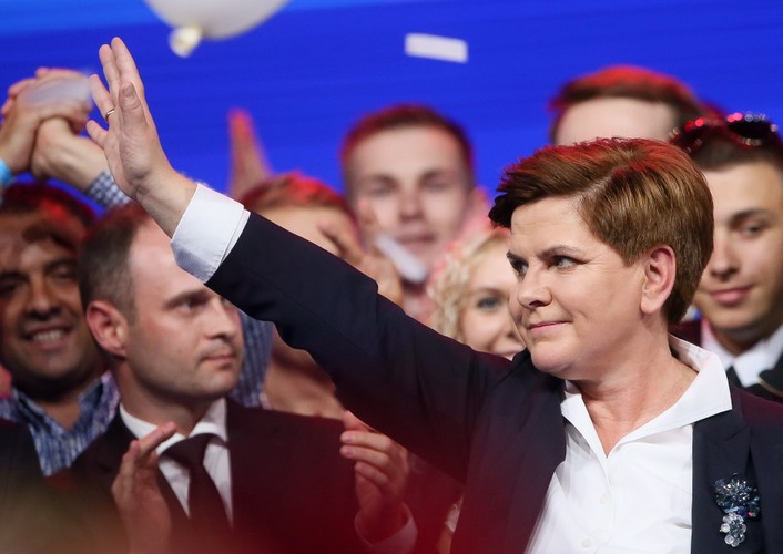 Jedyna w PiS kobieta z jajami - mówi o Beacie Szydło jeden z partyjnych kolegów i dodaje, że wiceszefowa partii “nie klękała nigdy przed prezesem”, a ten ją bardzo szanuje.