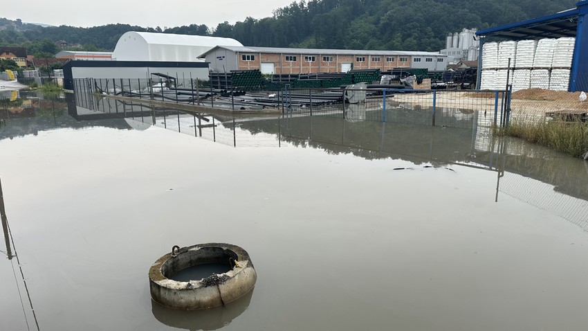 Vodena bujica u Dljinu uništila sve prilazne puteve